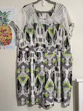 MODAMIX Women's Black, White & Lime Geometric Short Sleeve Romper Size 24W